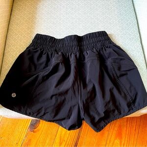 Black lululemon shorts, sz 6